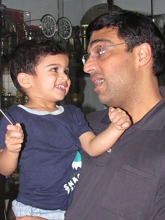 Viswanathan Anand reunites with family