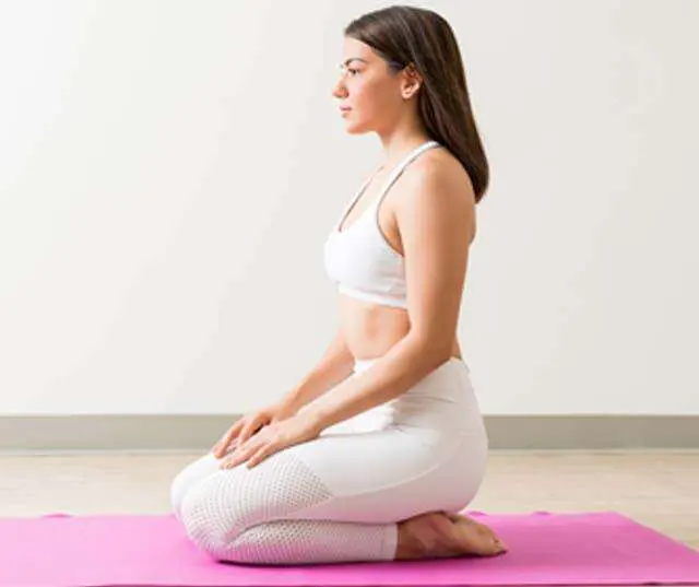 How To Do Vajrasana Yoga | Precautions & Top Benefits - KreedOn
